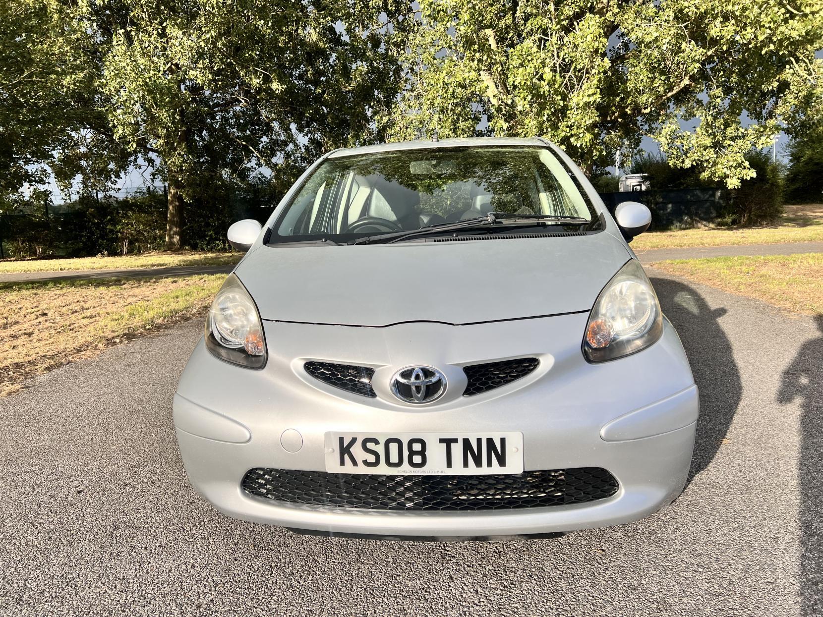 Toyota AYGO 1.0 VVT-i Platinum Hatchback 3dr Petrol Manual Euro 4 (67 bhp)