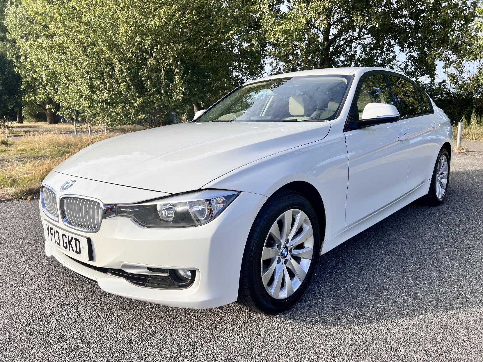 BMW 3 Series 2.0 320i Modern Saloon 4dr Petrol Auto Euro 6 (s/s) (184 ps)