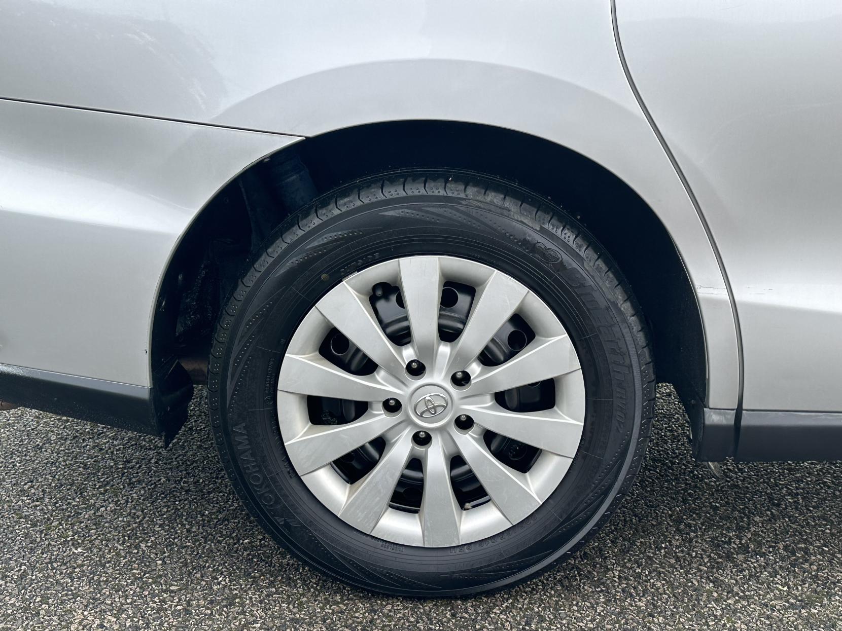 Toyota Estima 2.4 L 2010 TOYOTA ESTIMA 2.4 8 Seater Automatic petrol Silver 5 dr