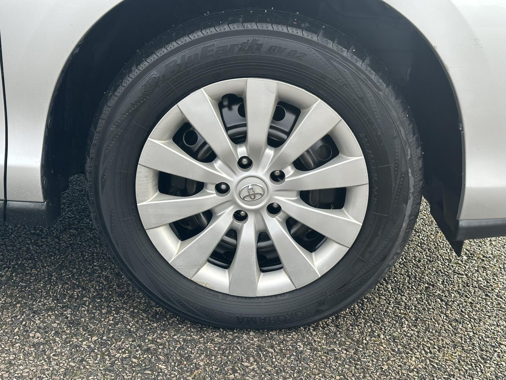 Toyota Estima 2.4 L 2010 TOYOTA ESTIMA 2.4 8 Seater Automatic petrol Silver 5 dr