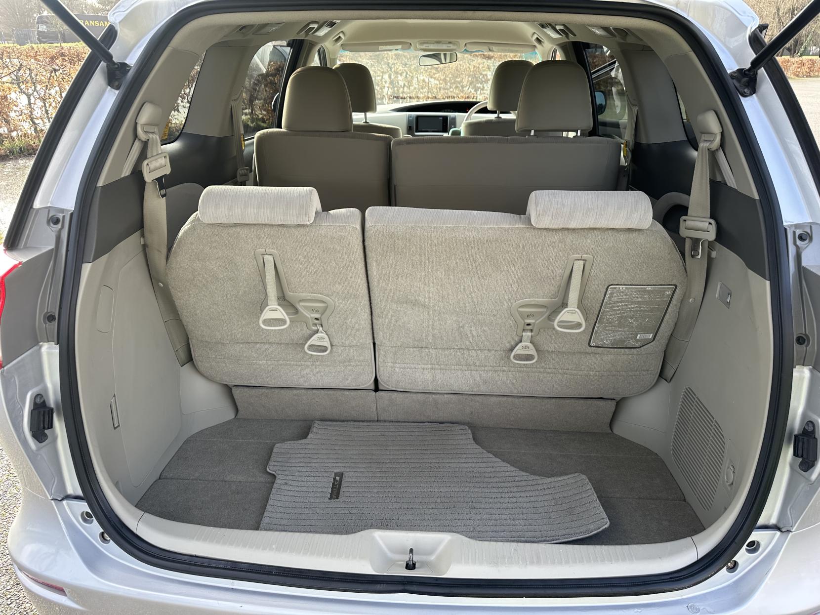 Toyota Estima 2.4 L 2010 TOYOTA ESTIMA 2.4 8 Seater Automatic petrol Silver 5 dr