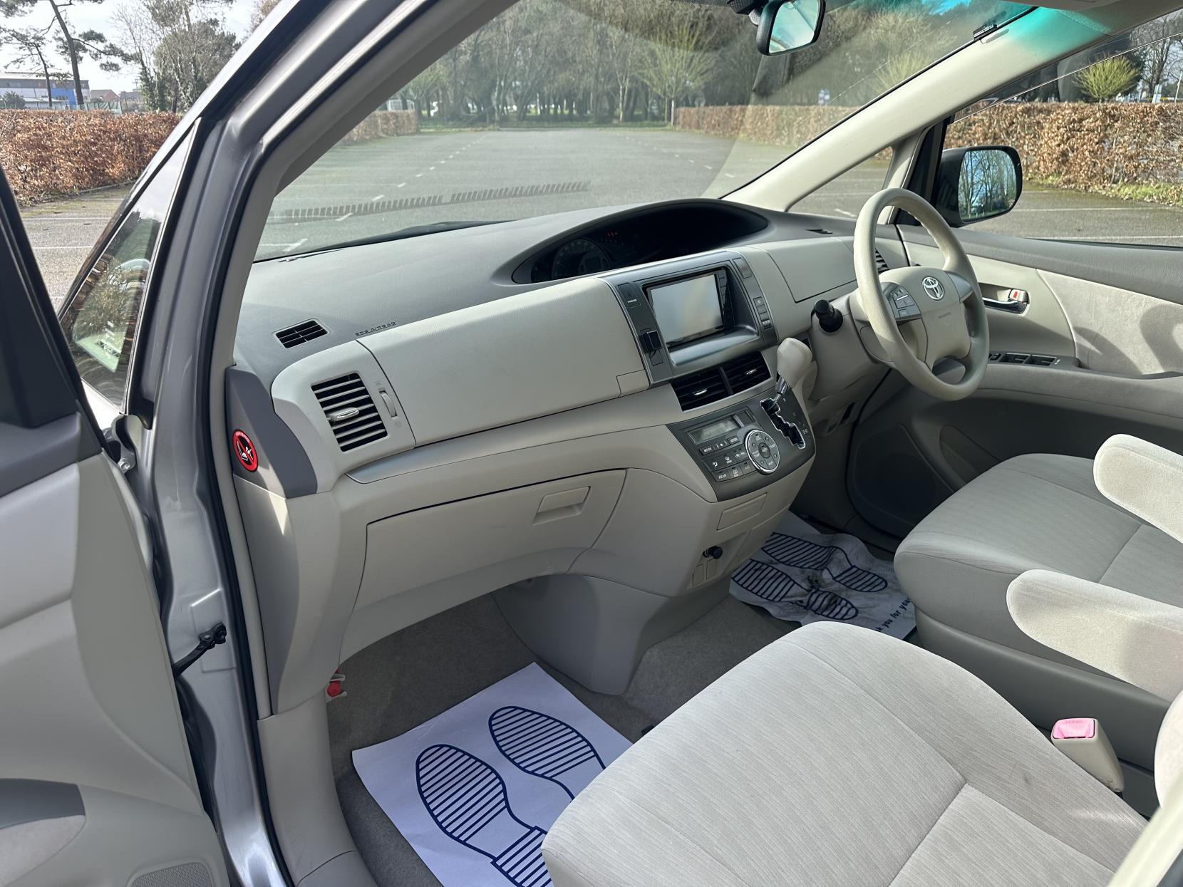 Toyota Estima 2.4 L 2010 TOYOTA ESTIMA 2.4 8 Seater Automatic petrol Silver 5 dr