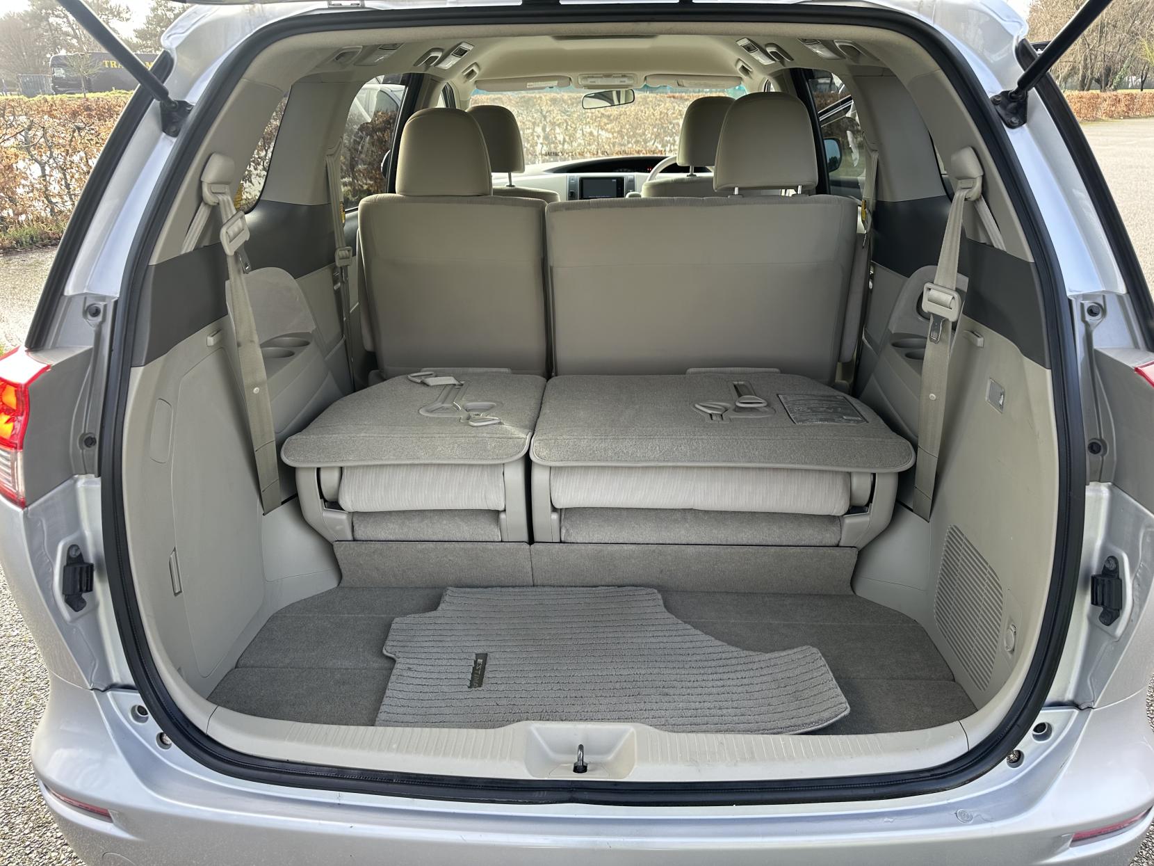 Toyota Estima 2.4 L 2010 TOYOTA ESTIMA 2.4 8 Seater Automatic petrol Silver 5 dr