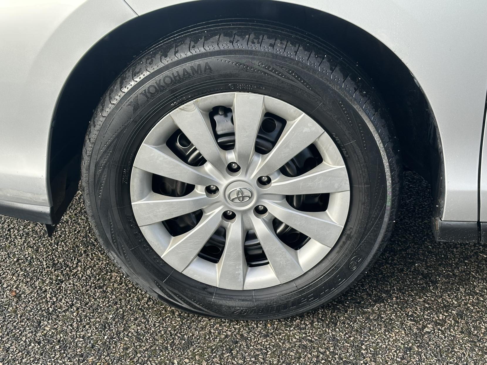 Toyota Estima 2.4 L 2010 TOYOTA ESTIMA 2.4 8 Seater Automatic petrol Silver 5 dr