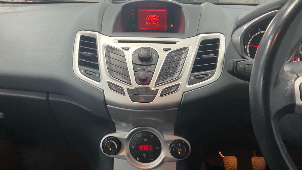 Ford Fiesta 1.4 Titanium Hatchback 5dr Petrol Manual (133 g/km, 94 bhp)