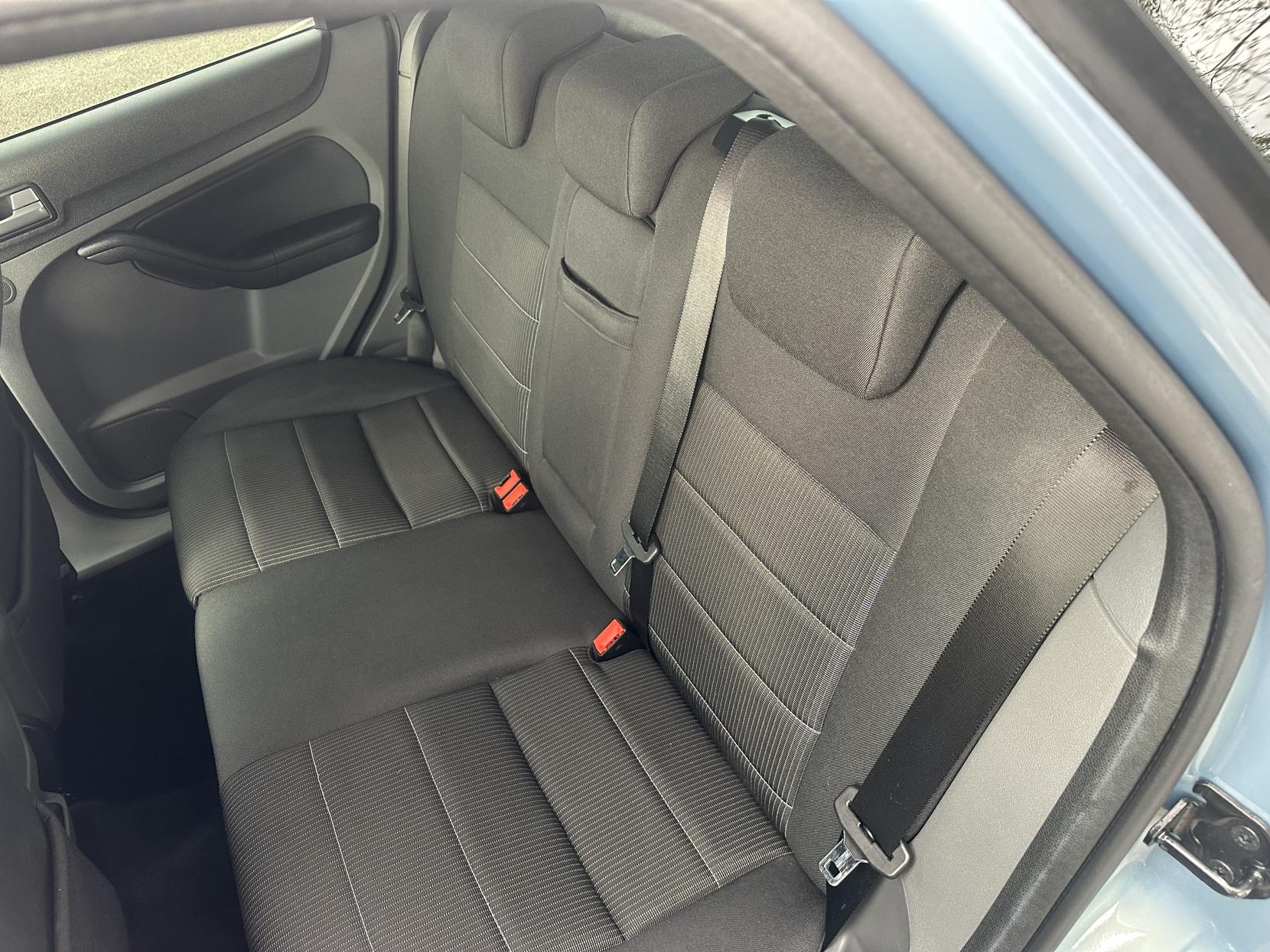 Ford Focus 2.0 Titanium Hatchback 5dr Petrol Manual (170 g/km, 143 bhp)