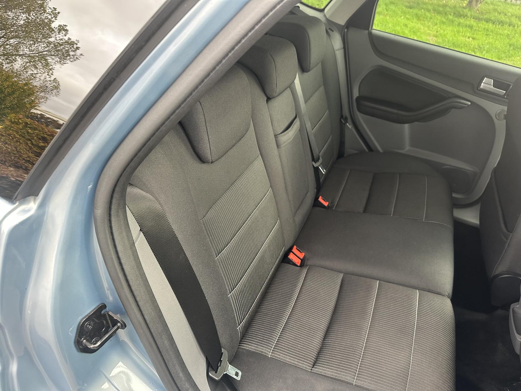 Ford Focus 2.0 Titanium Hatchback 5dr Petrol Manual (170 g/km, 143 bhp)