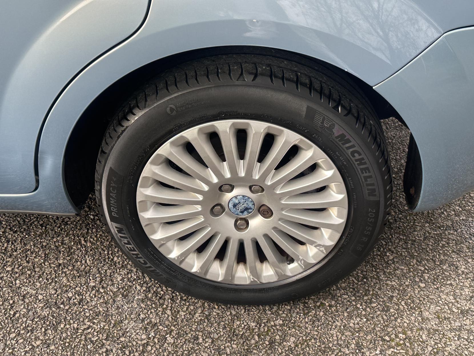 Ford Focus 2.0 Titanium Hatchback 5dr Petrol Manual (170 g/km, 143 bhp)