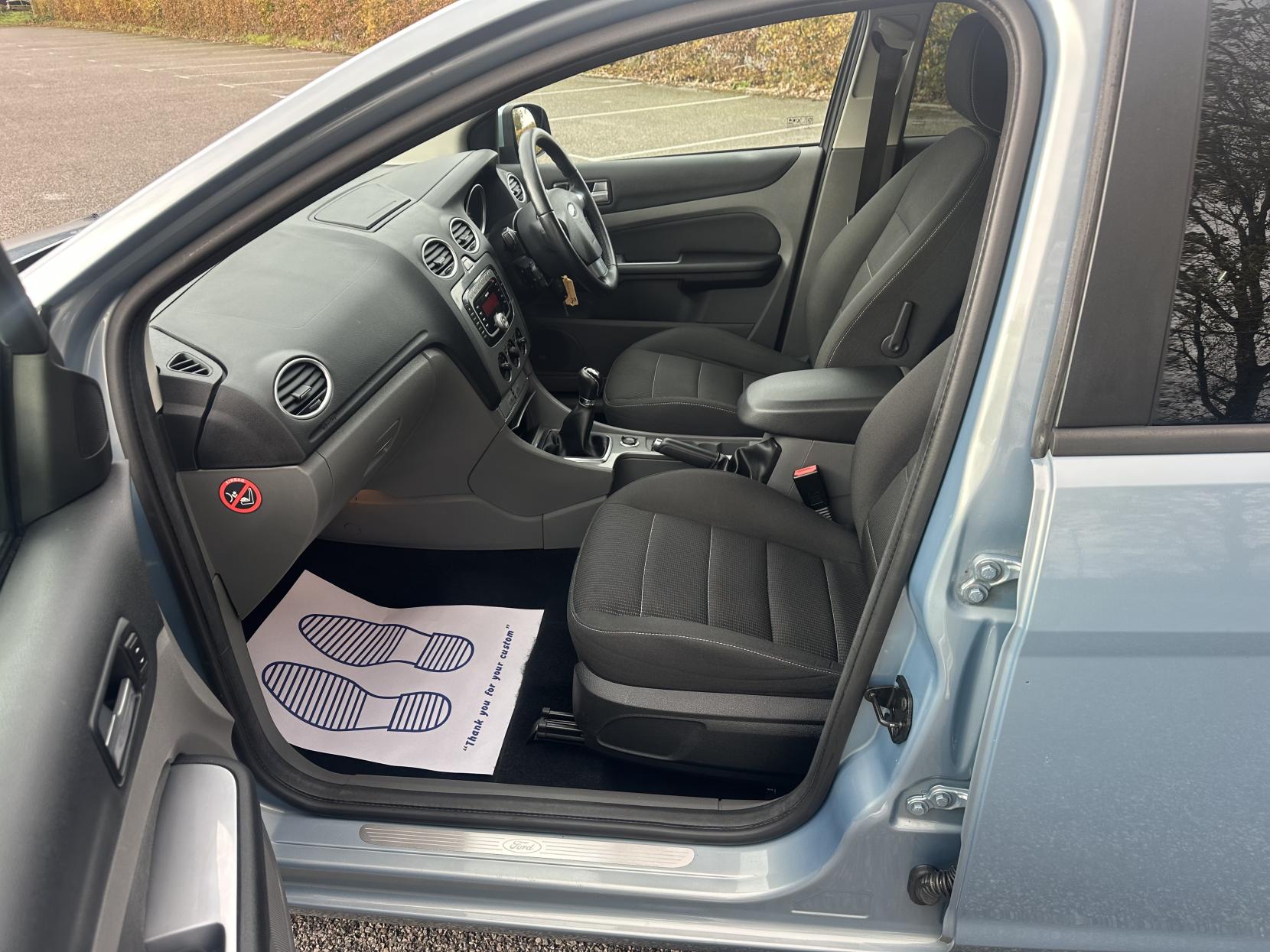 Ford Focus 2.0 Titanium Hatchback 5dr Petrol Manual (170 g/km, 143 bhp)