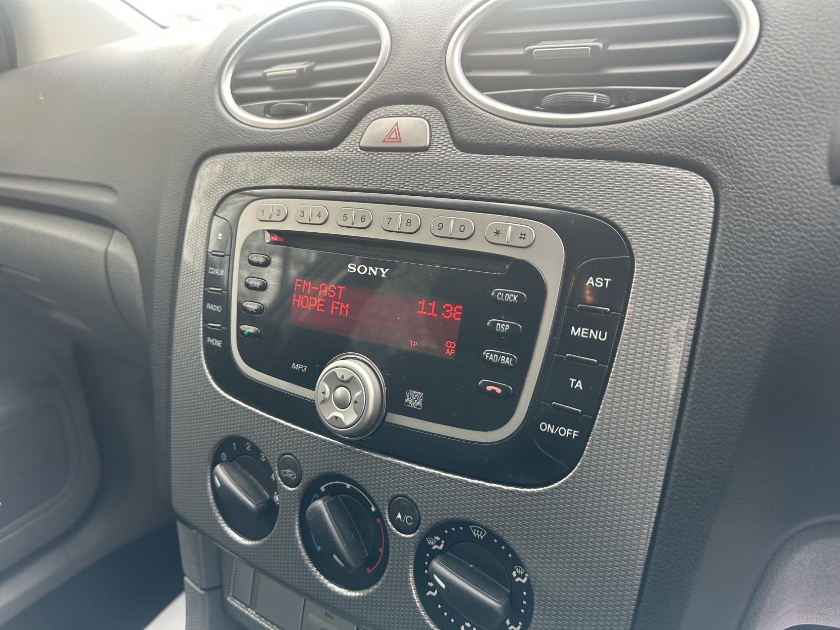 Ford Focus 2.0 Titanium Hatchback 5dr Petrol Manual (170 g/km, 143 bhp)