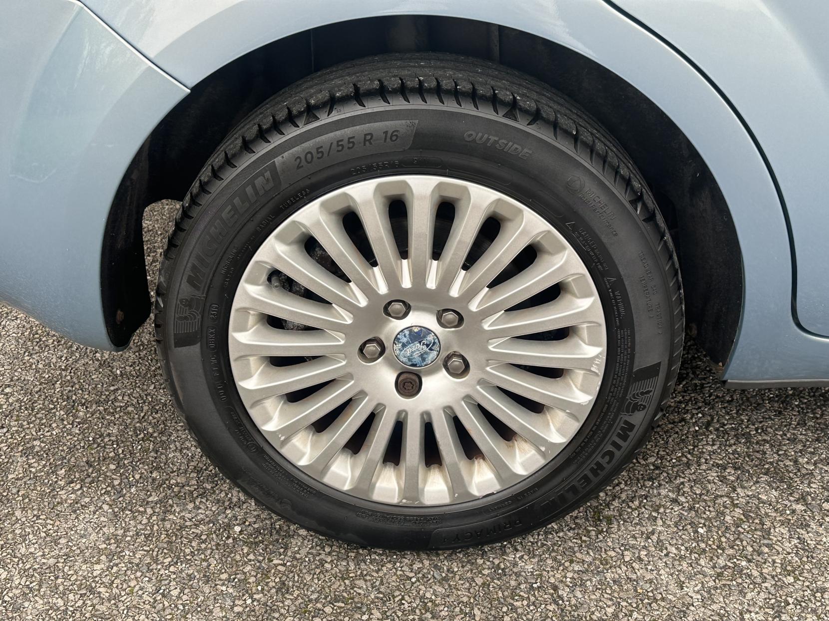 Ford Focus 2.0 Titanium Hatchback 5dr Petrol Manual (170 g/km, 143 bhp)