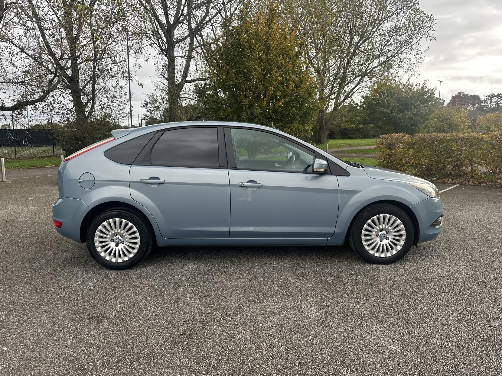Ford Focus 2.0 Titanium Hatchback 5dr Petrol Manual (170 g/km, 143 bhp)