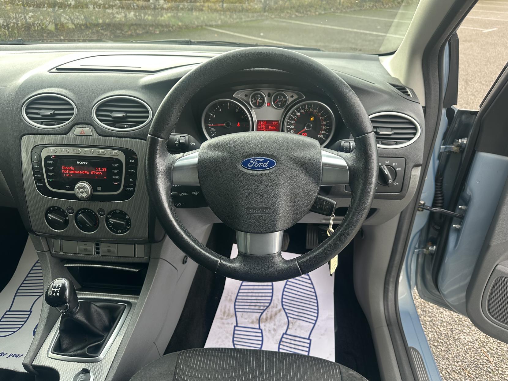 Ford Focus 2.0 Titanium Hatchback 5dr Petrol Manual (170 g/km, 143 bhp)