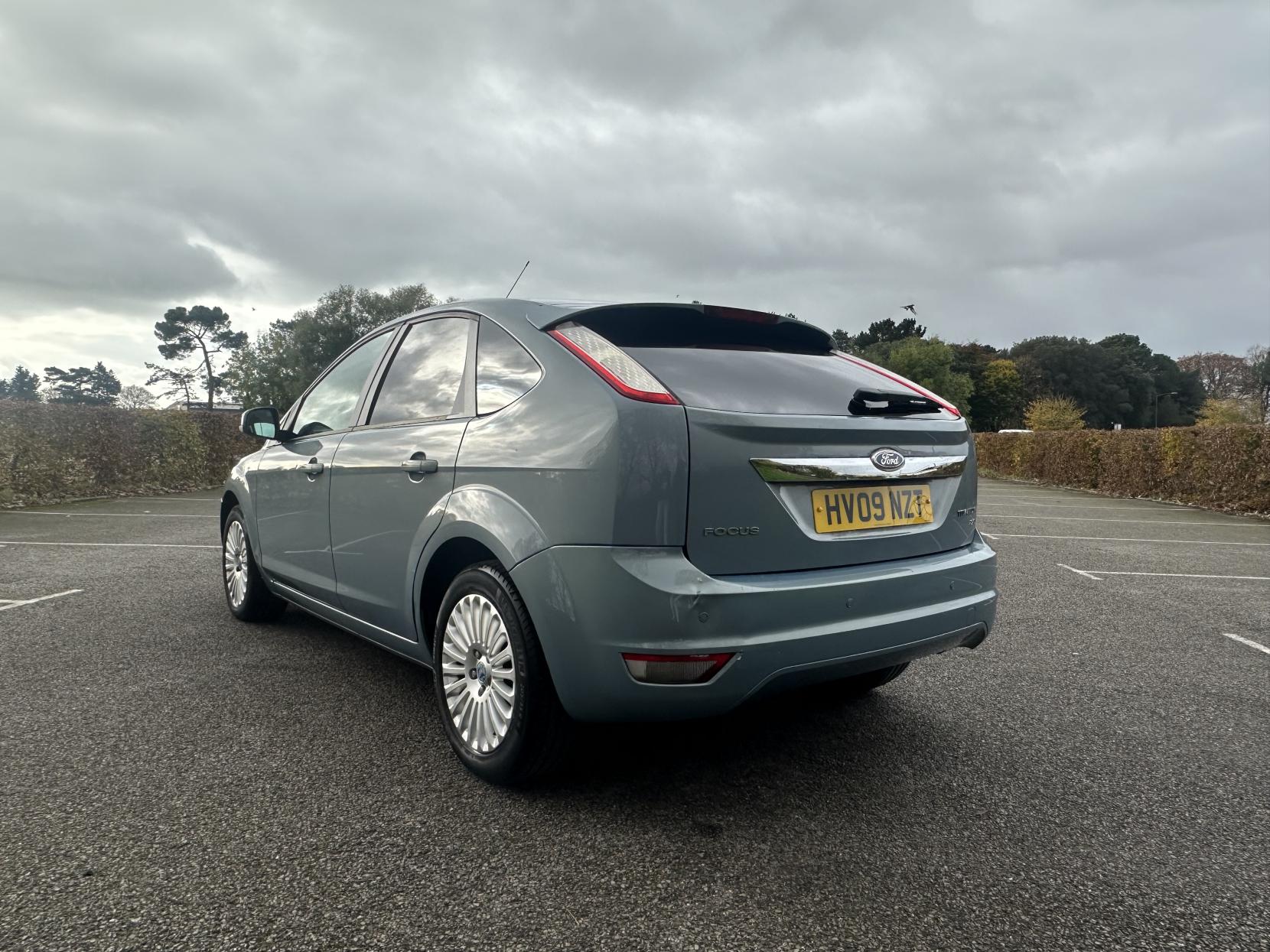 Ford Focus 2.0 Titanium Hatchback 5dr Petrol Manual (170 g/km, 143 bhp)