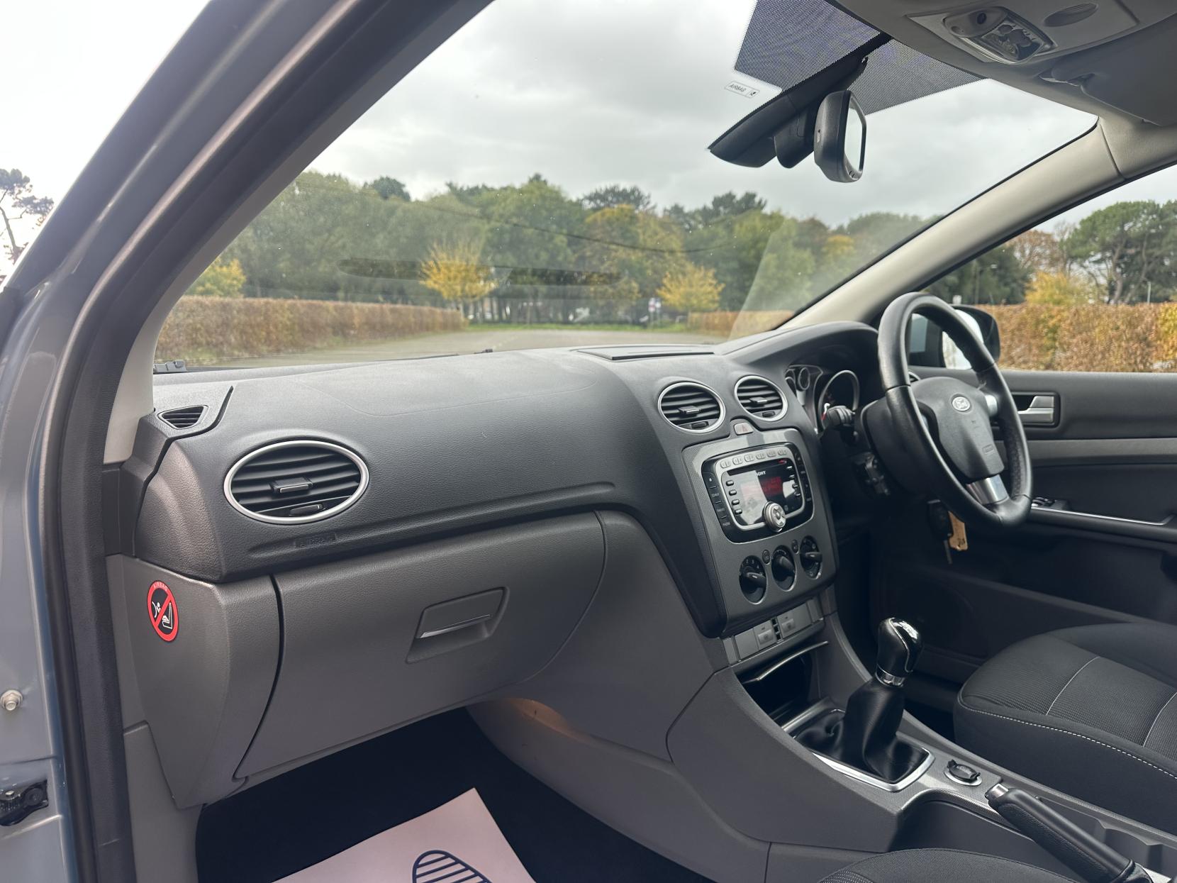 Ford Focus 2.0 Titanium Hatchback 5dr Petrol Manual (170 g/km, 143 bhp)