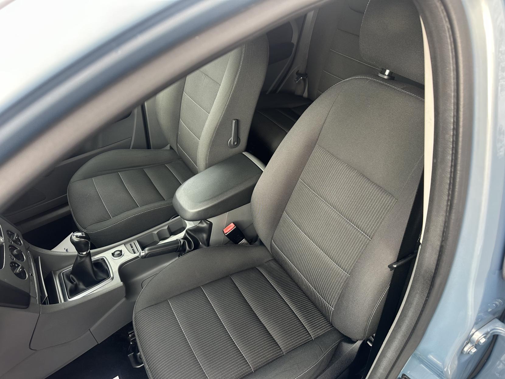 Ford Focus 2.0 Titanium Hatchback 5dr Petrol Manual (170 g/km, 143 bhp)