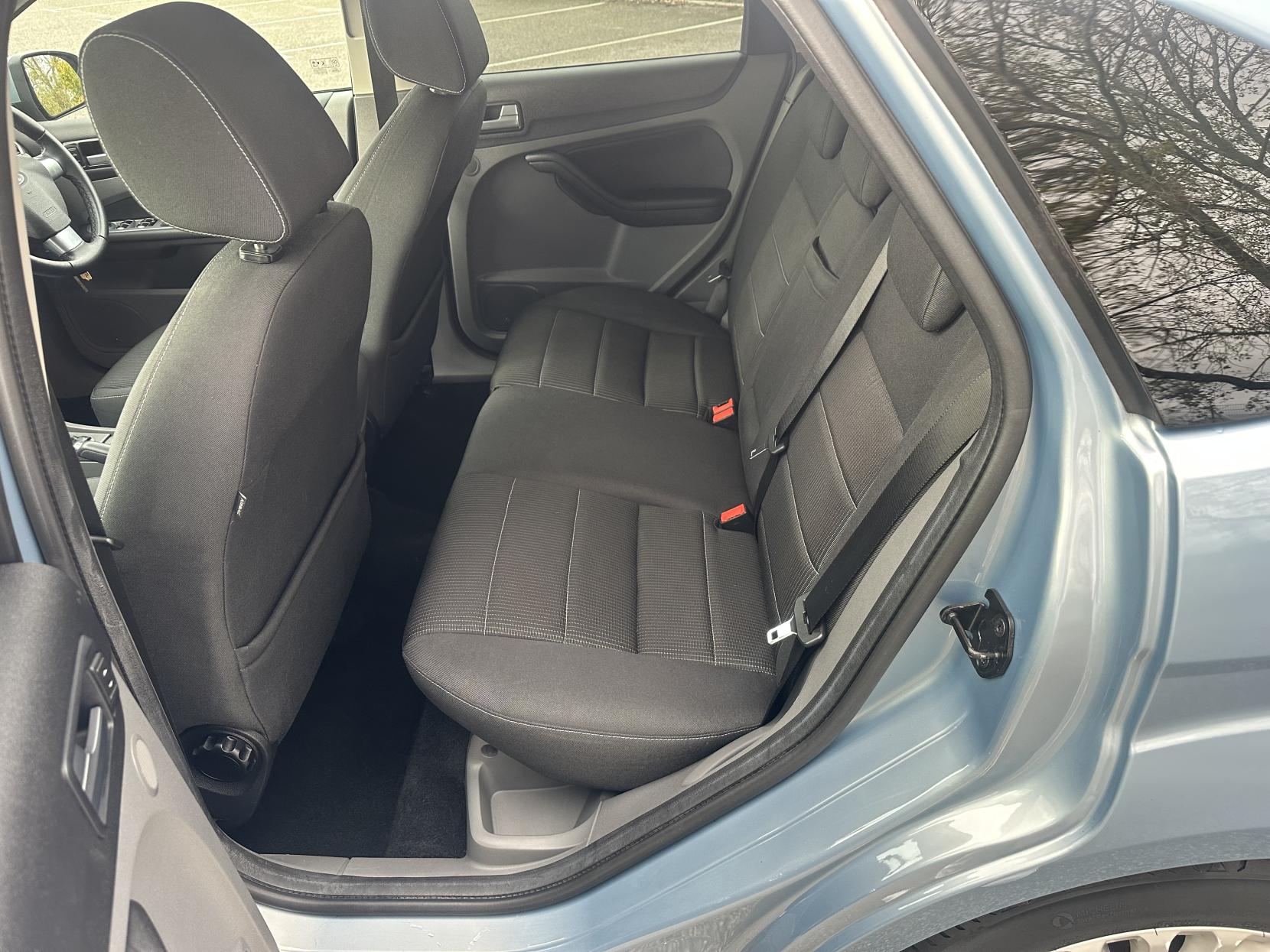 Ford Focus 2.0 Titanium Hatchback 5dr Petrol Manual (170 g/km, 143 bhp)