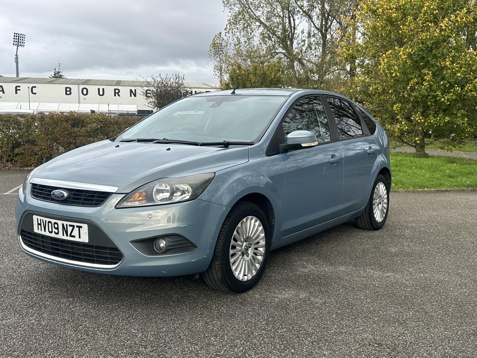 Ford Focus 2.0 Titanium Hatchback 5dr Petrol Manual (170 g/km, 143 bhp)