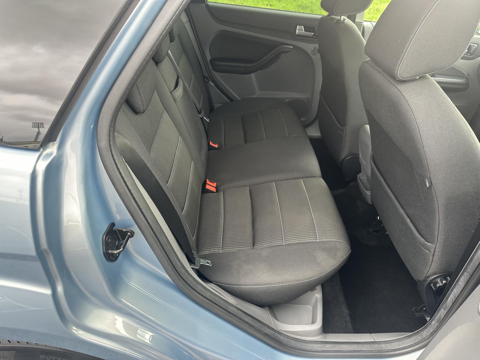 Ford Focus 2.0 Titanium Hatchback 5dr Petrol Manual (170 g/km, 143 bhp)