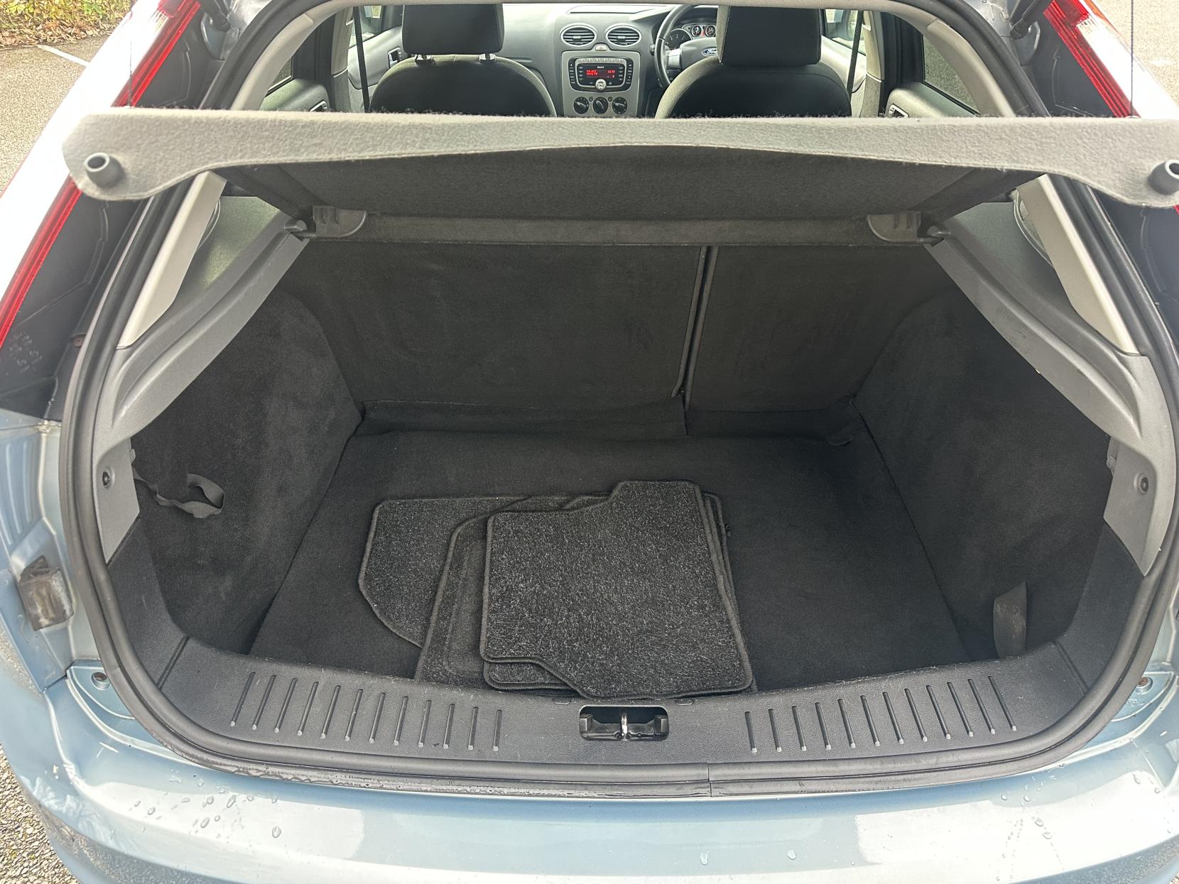 Ford Focus 2.0 Titanium Hatchback 5dr Petrol Manual (170 g/km, 143 bhp)