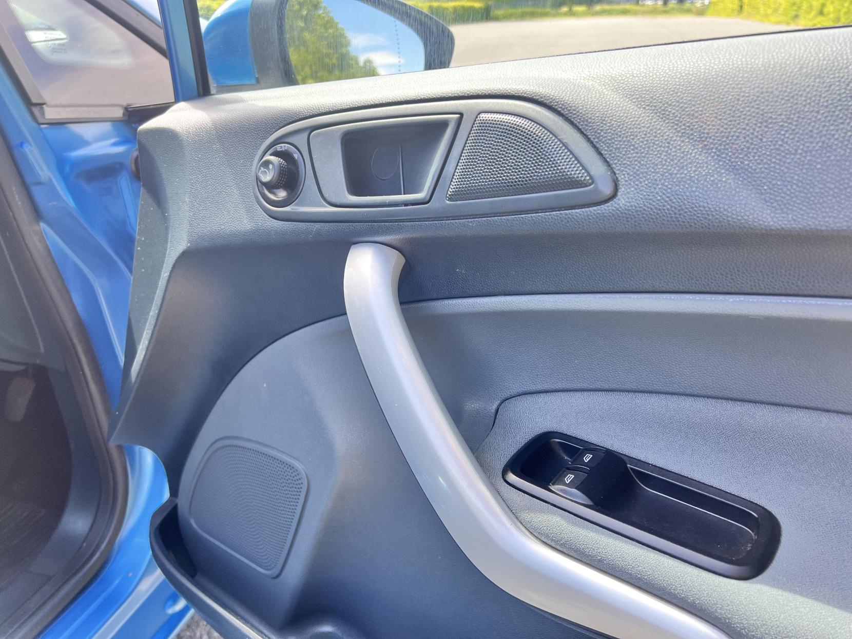 Ford Fiesta 1.25 Zetec Hatchback 5dr Petrol Manual (129 g/km, 81 bhp)