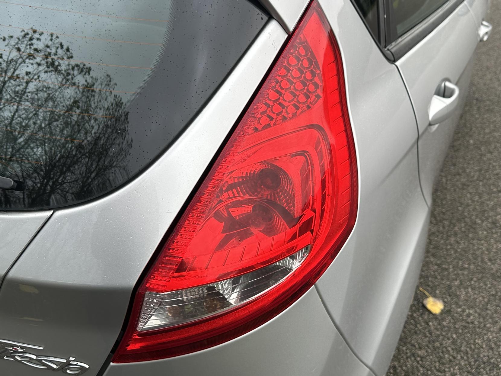 Ford Fiesta 1.4 Edge Hatchback 5dr Petrol Automatic (154 g/km, 94 bhp)