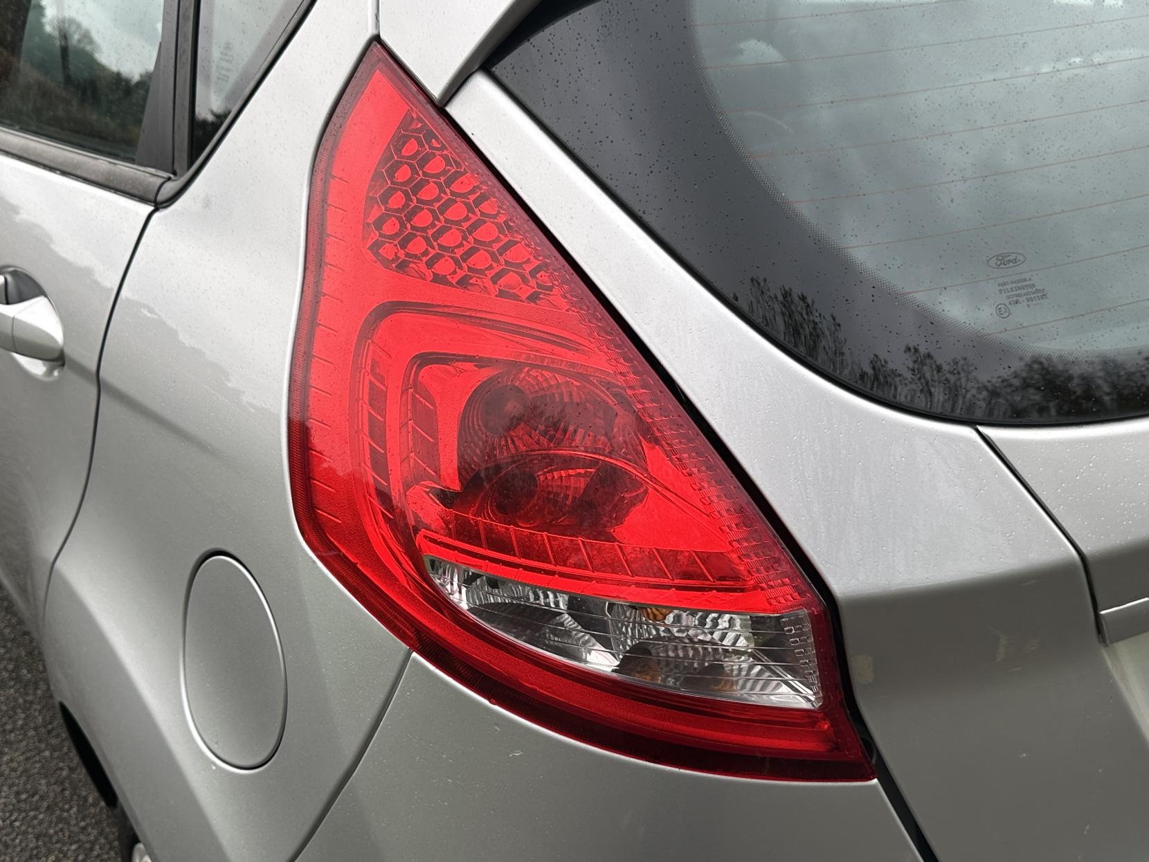 Ford Fiesta 1.4 Edge Hatchback 5dr Petrol Automatic (154 g/km, 94 bhp)