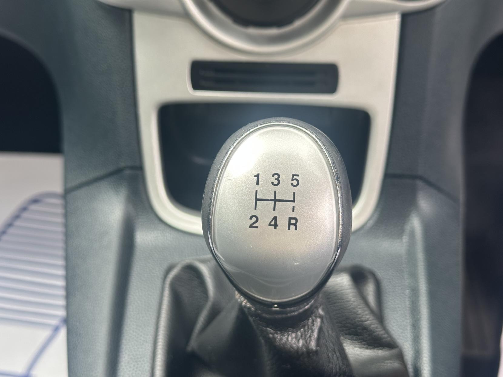 Ford Fiesta 1.4 TDCi Zetec Hatchback 5dr Diesel Manual (110 g/km, 67 bhp)