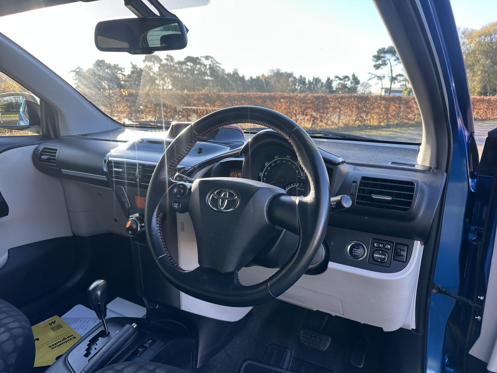 Toyota iQ 1.0 VVT-i 2 Hatchback 3dr Petrol Multidrive Euro 5 (68 ps)