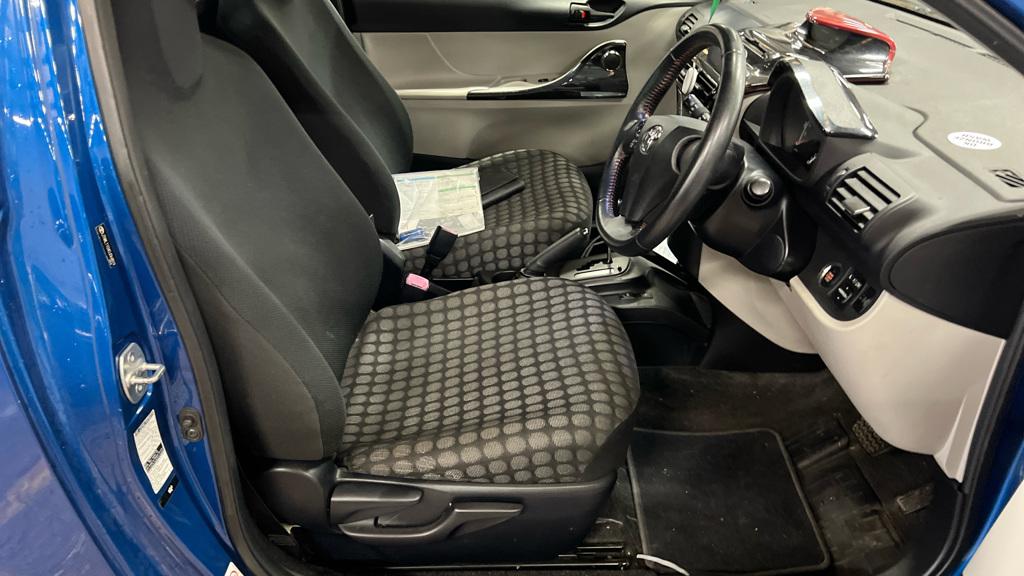 Toyota iQ 1.0 VVT-i 2 Hatchback 3dr Petrol Multidrive Euro 5 (68 ps)