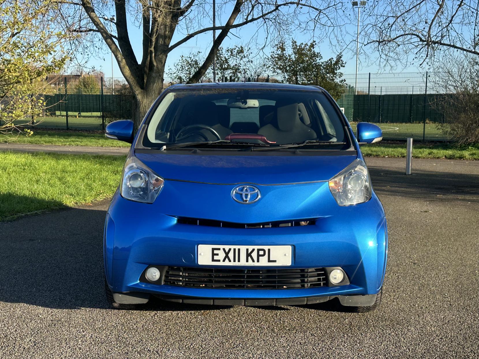 Toyota iQ 1.0 VVT-i 2 Hatchback 3dr Petrol Multidrive Euro 5 (68 ps)