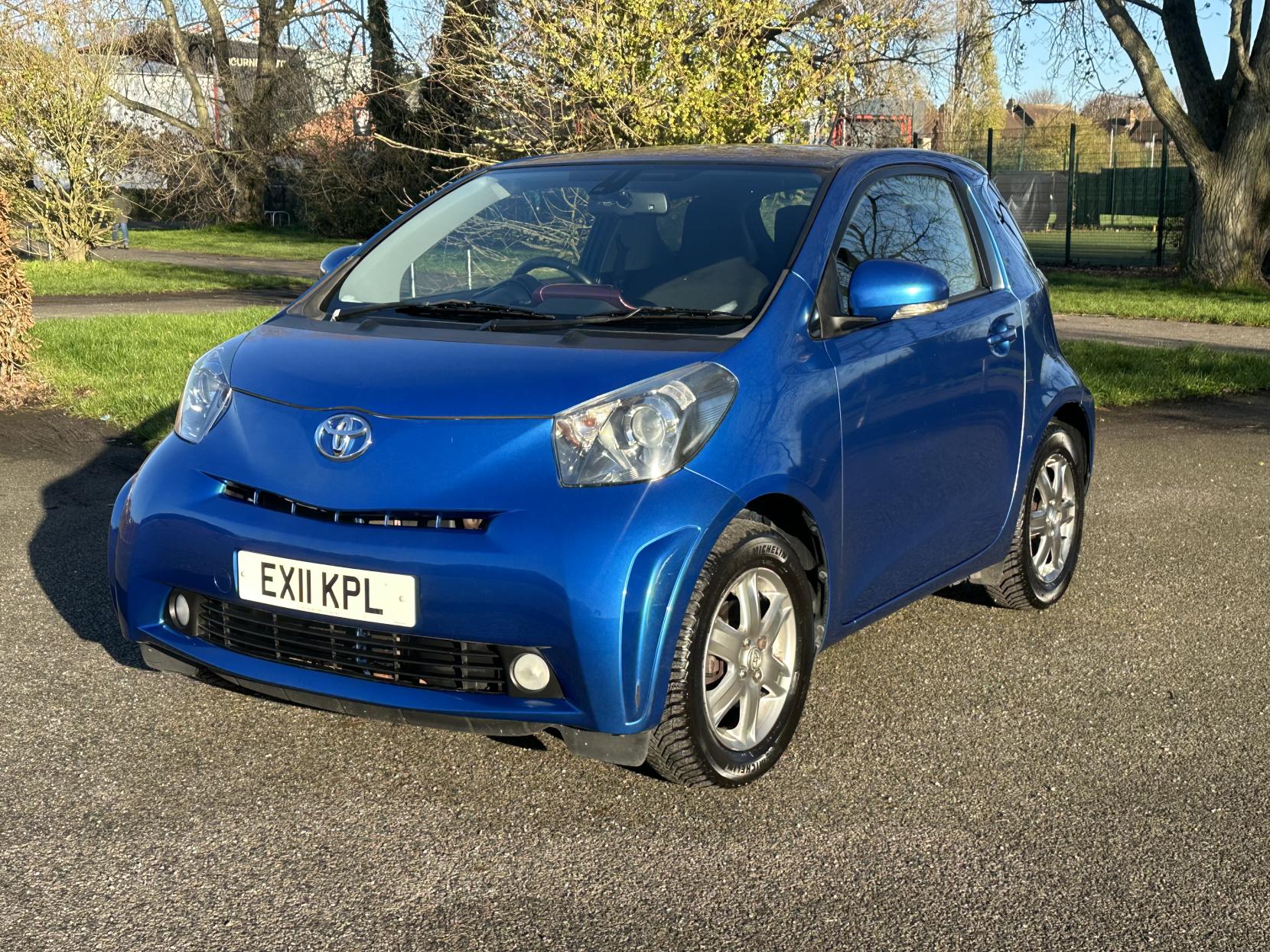 Toyota iQ 1.0 VVT-i 2 Hatchback 3dr Petrol Multidrive Euro 5 (68 ps)