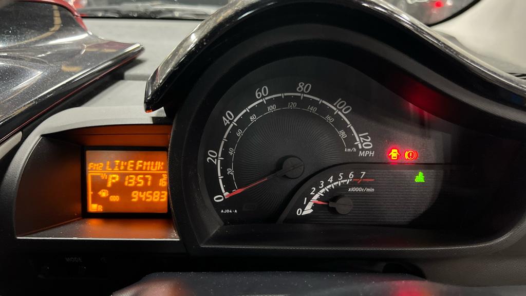 Toyota iQ 1.0 VVT-i 2 Hatchback 3dr Petrol Multidrive Euro 5 (68 ps)