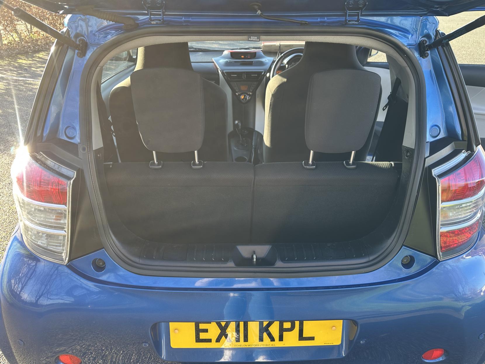 Toyota iQ 1.0 VVT-i 2 Hatchback 3dr Petrol Multidrive Euro 5 (68 ps)