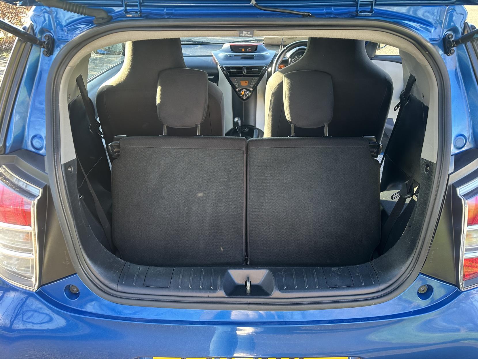 Toyota iQ 1.0 VVT-i 2 Hatchback 3dr Petrol Multidrive Euro 5 (68 ps)