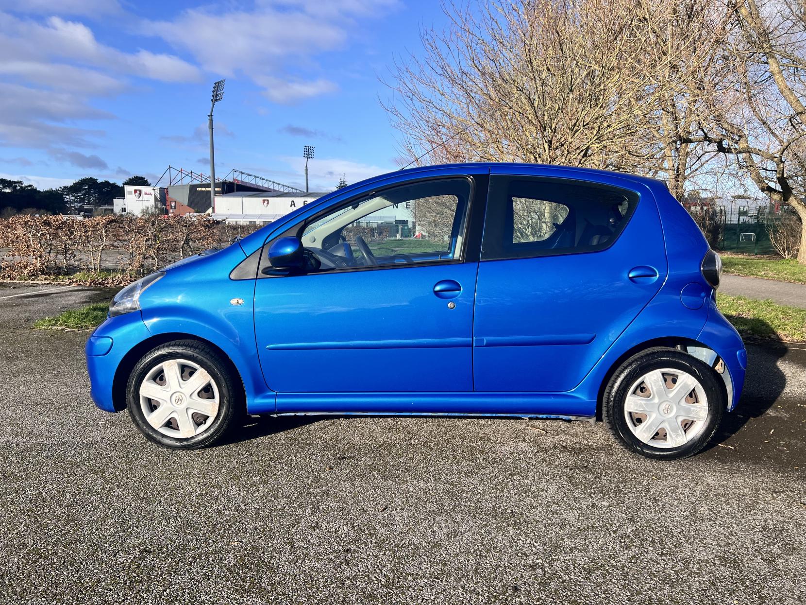 Toyota AYGO 1.0 VVT-i Blue Hatchback 5dr Petrol MultiMode Euro 4 (67 bhp)