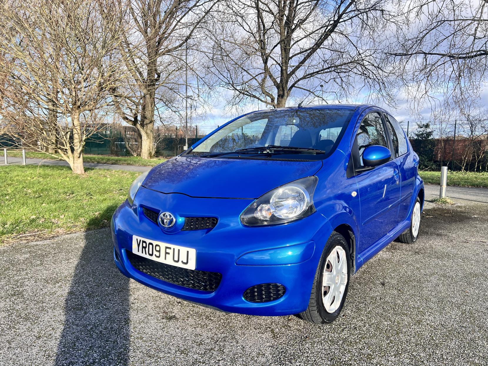 Toyota AYGO 1.0 VVT-i Blue Hatchback 5dr Petrol MultiMode Euro 4 (67 bhp)