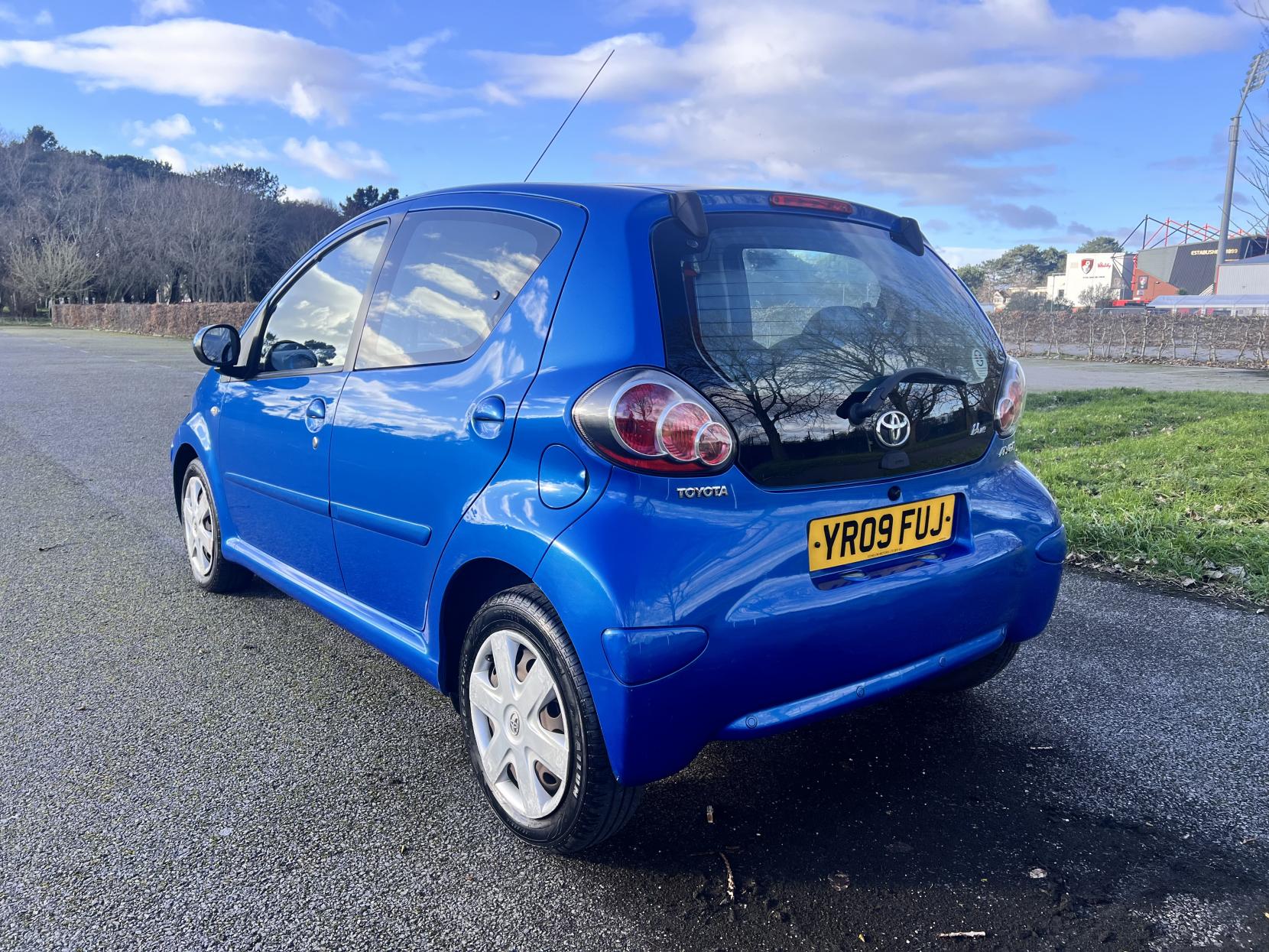 Toyota AYGO 1.0 VVT-i Blue Hatchback 5dr Petrol MultiMode Euro 4 (67 bhp)