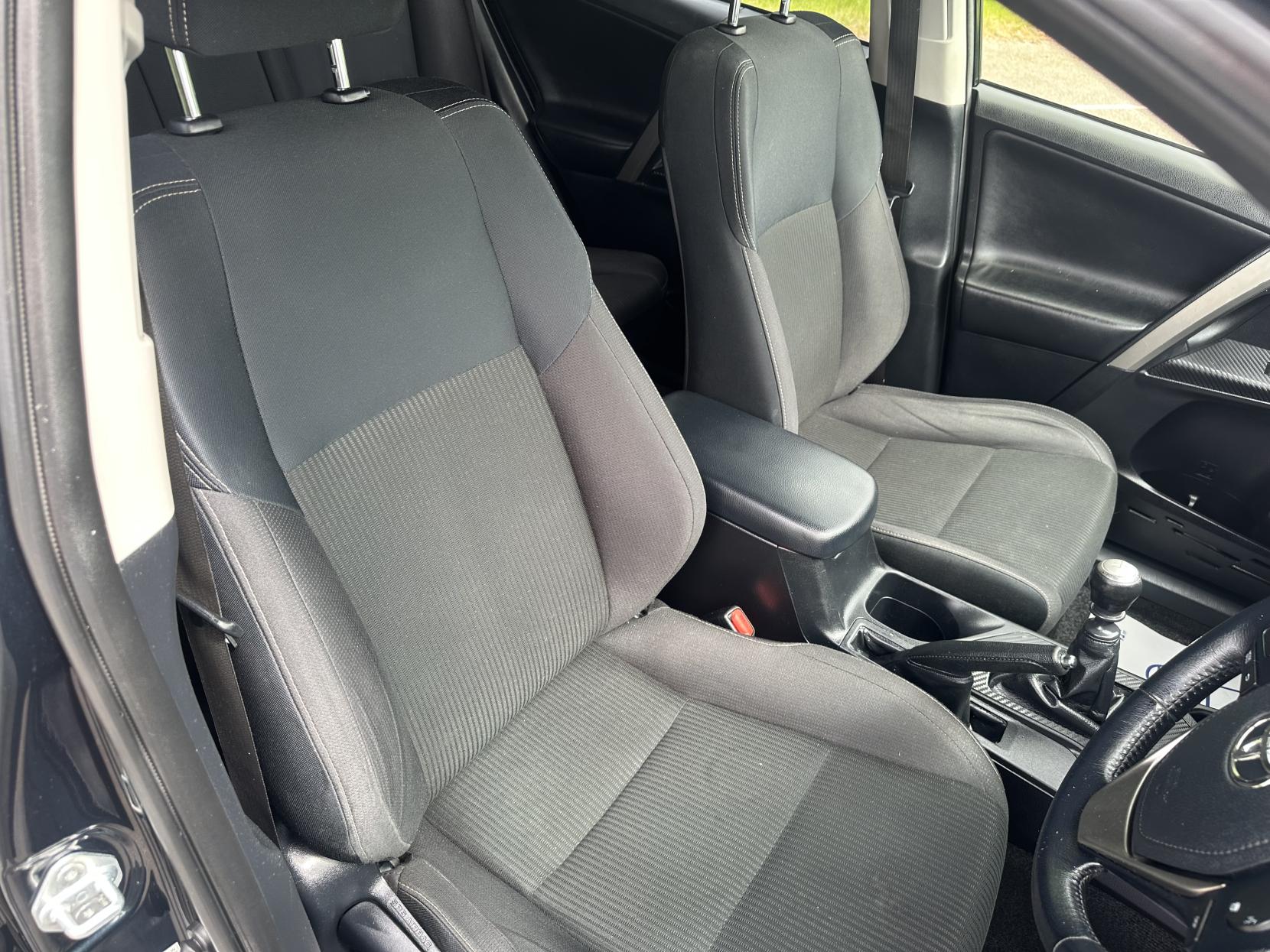 Toyota RAV4 2.0 Icon 2.0 D-4D Icon SUV 5dr Diesel Manual 2WD Euro 6 (s/s) (124 ps)