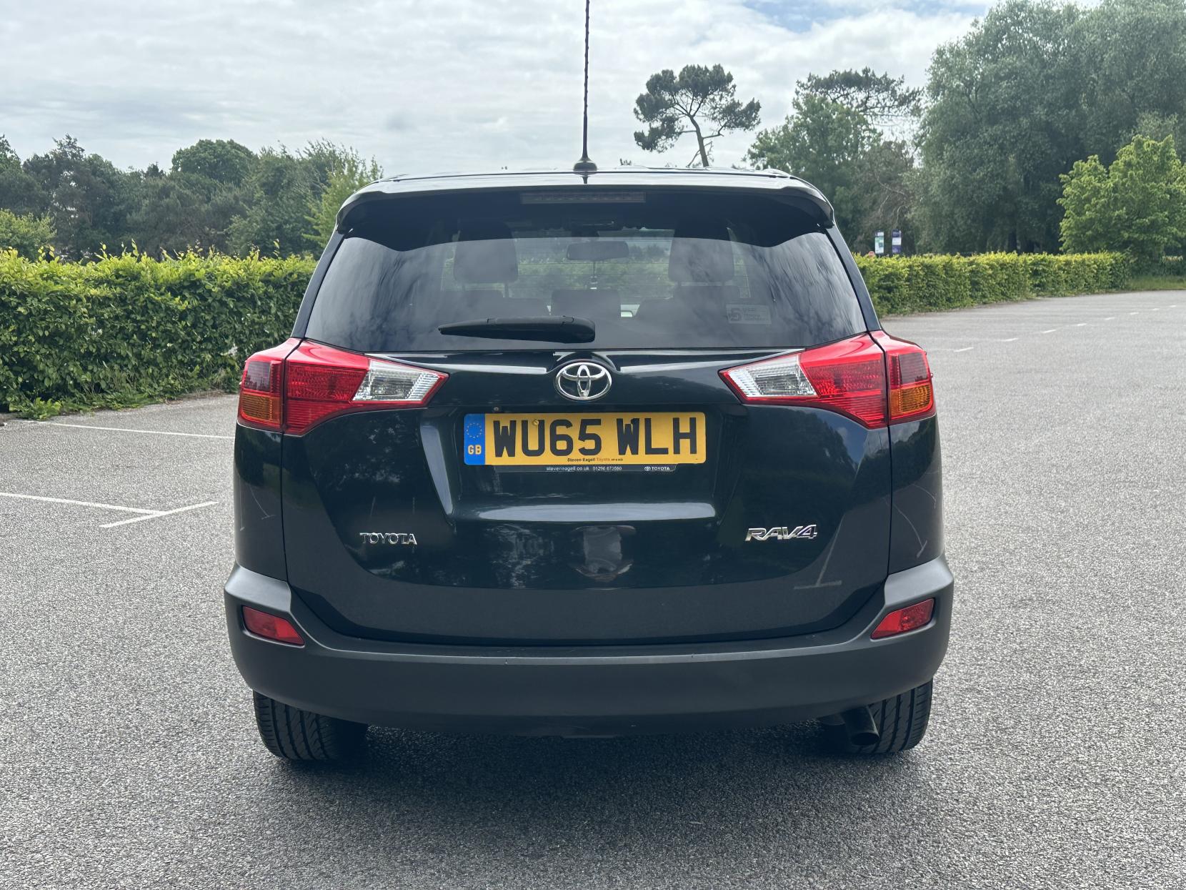 Toyota RAV4 2.0 Icon 2.0 D-4D Icon SUV 5dr Diesel Manual 2WD Euro 6 (s/s) (124 ps)