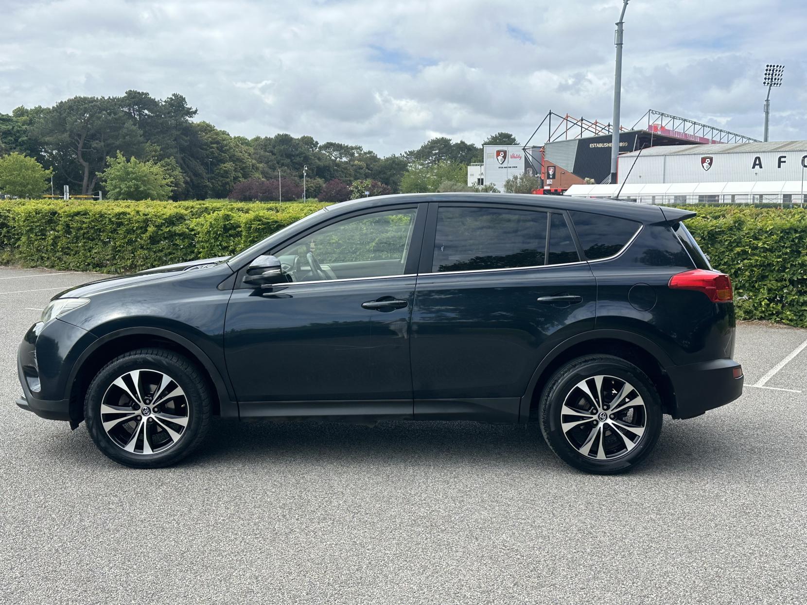 Toyota RAV4 2.0 Icon 2.0 D-4D Icon SUV 5dr Diesel Manual 2WD Euro 6 (s/s) (124 ps)