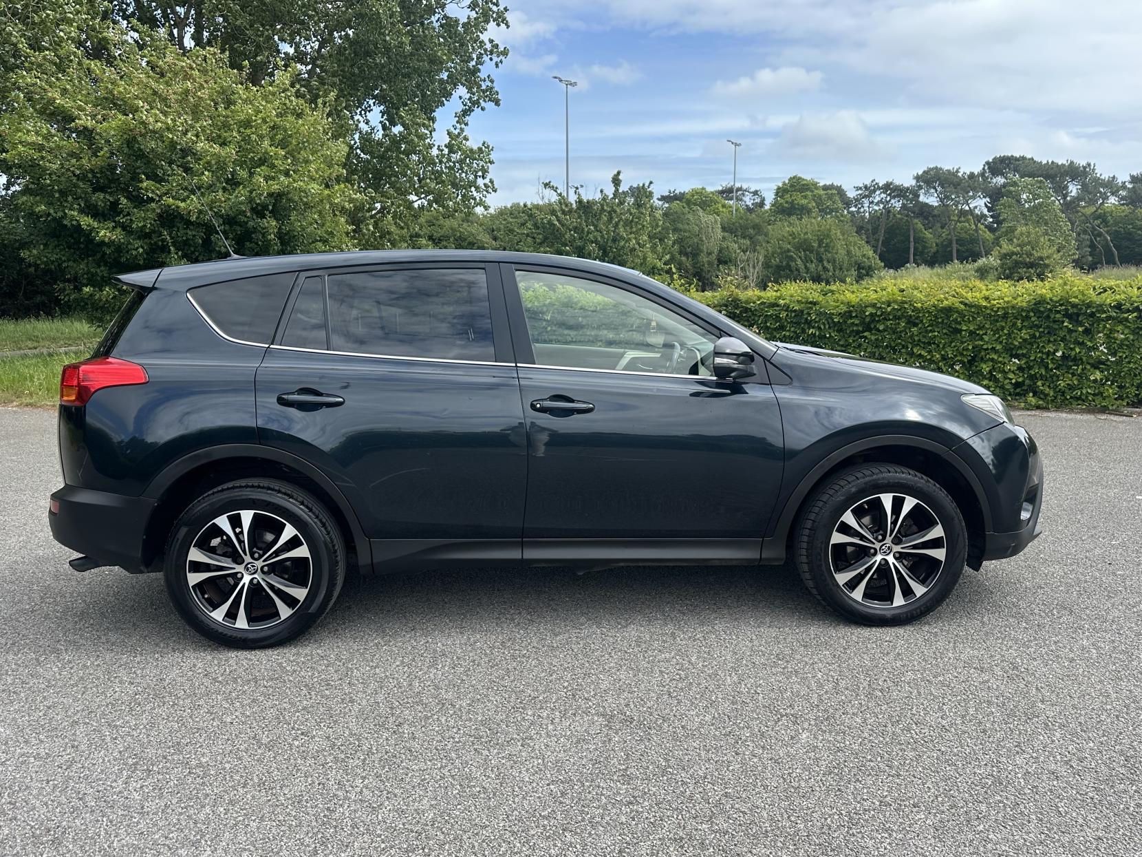 Toyota RAV4 2.0 Icon 2.0 D-4D Icon SUV 5dr Diesel Manual 2WD Euro 6 (s/s) (124 ps)