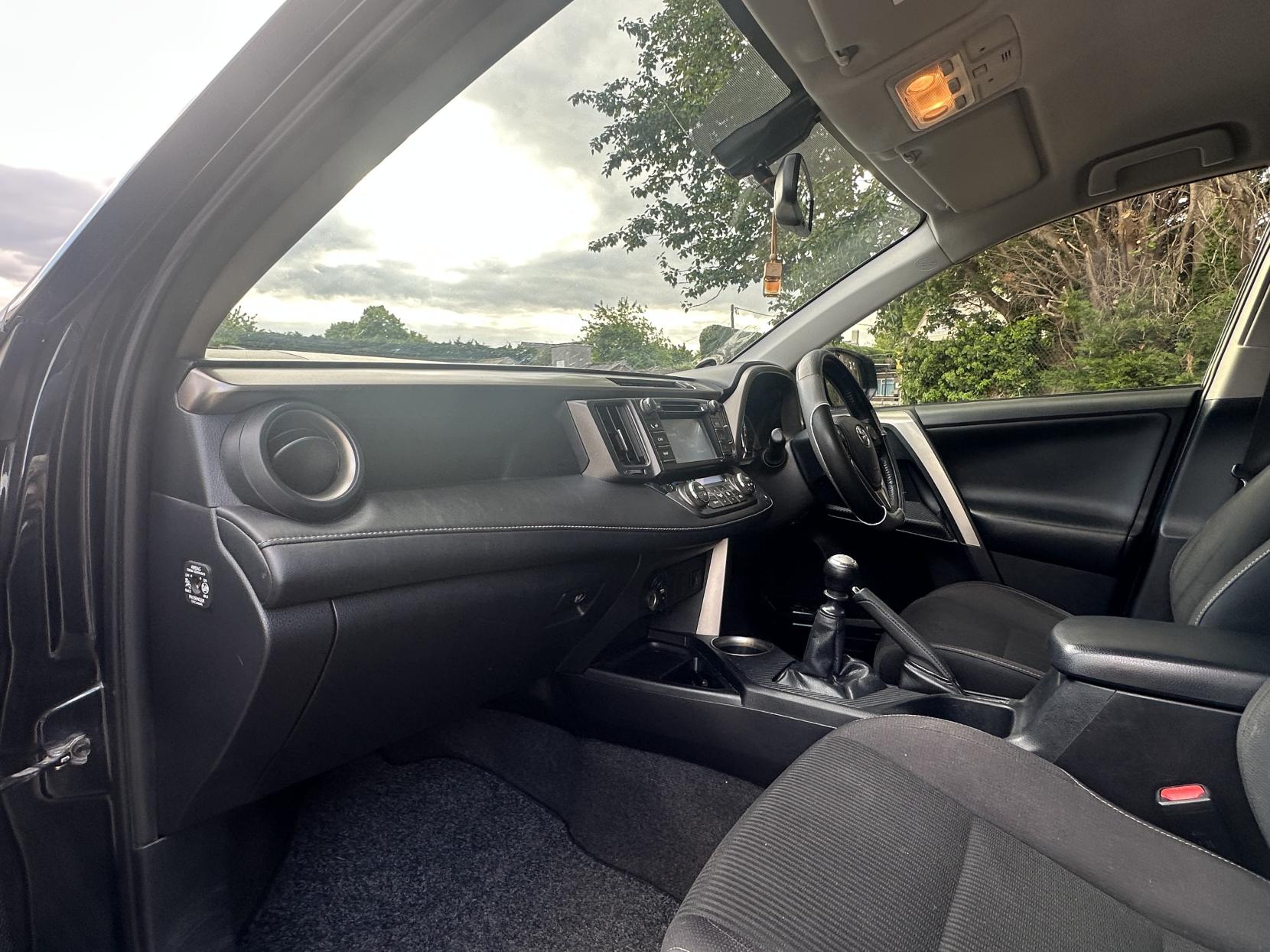 Toyota RAV4 2.0 Icon SUV (2015 - 2019)