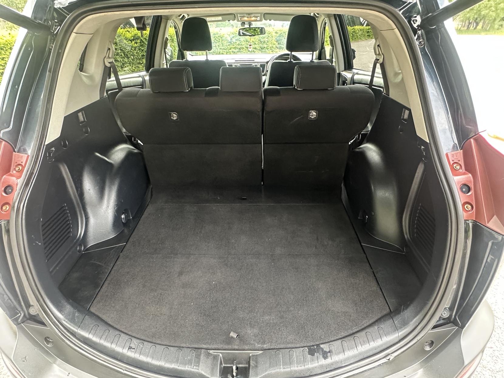 Toyota RAV4 2.0 Icon 2.0 D-4D Icon SUV 5dr Diesel Manual 2WD Euro 6 (s/s) (124 ps)
