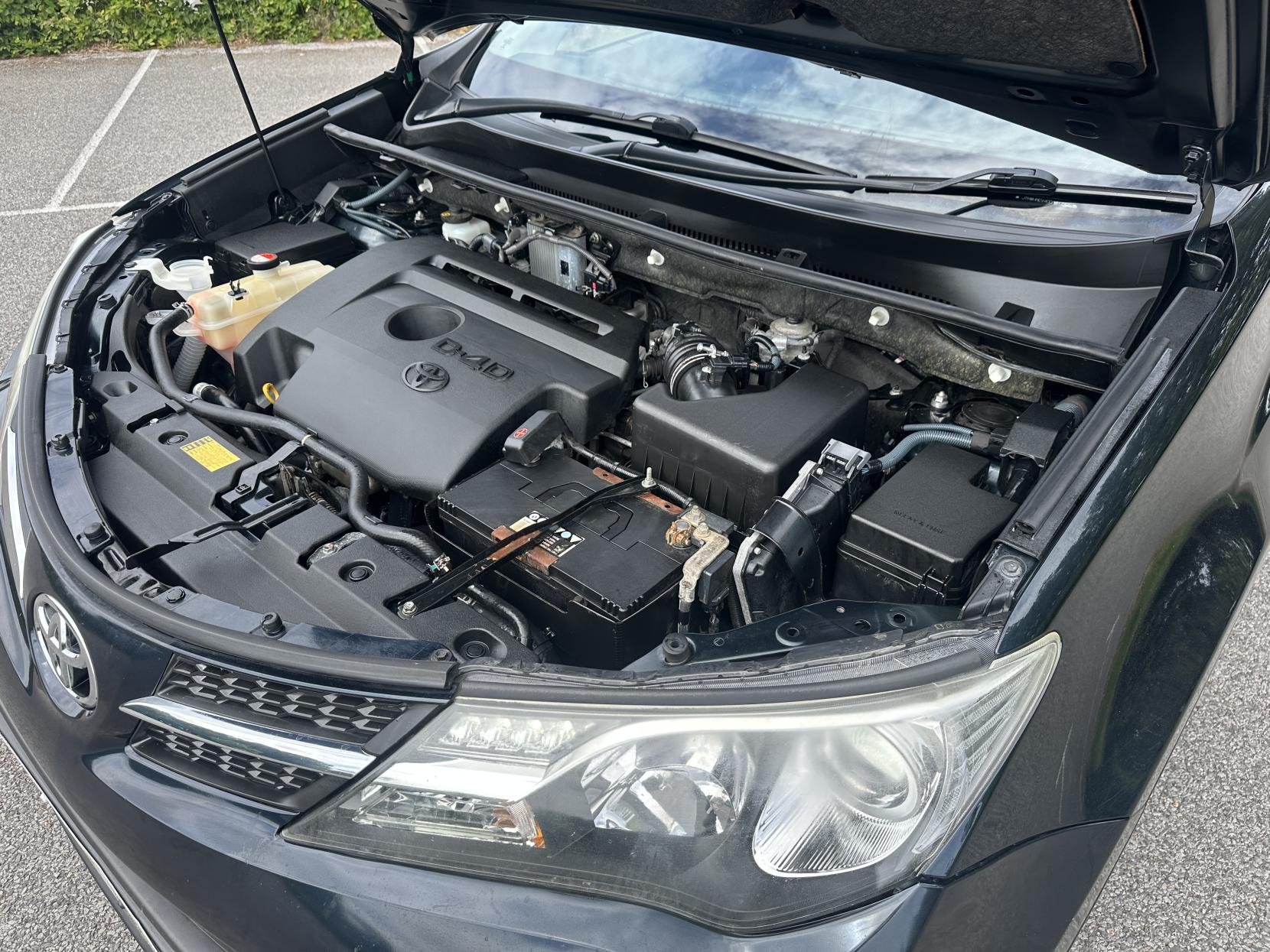 Toyota RAV4 2.0 Icon 2.0 D-4D Icon SUV 5dr Diesel Manual 2WD Euro 6 (s/s) (124 ps)