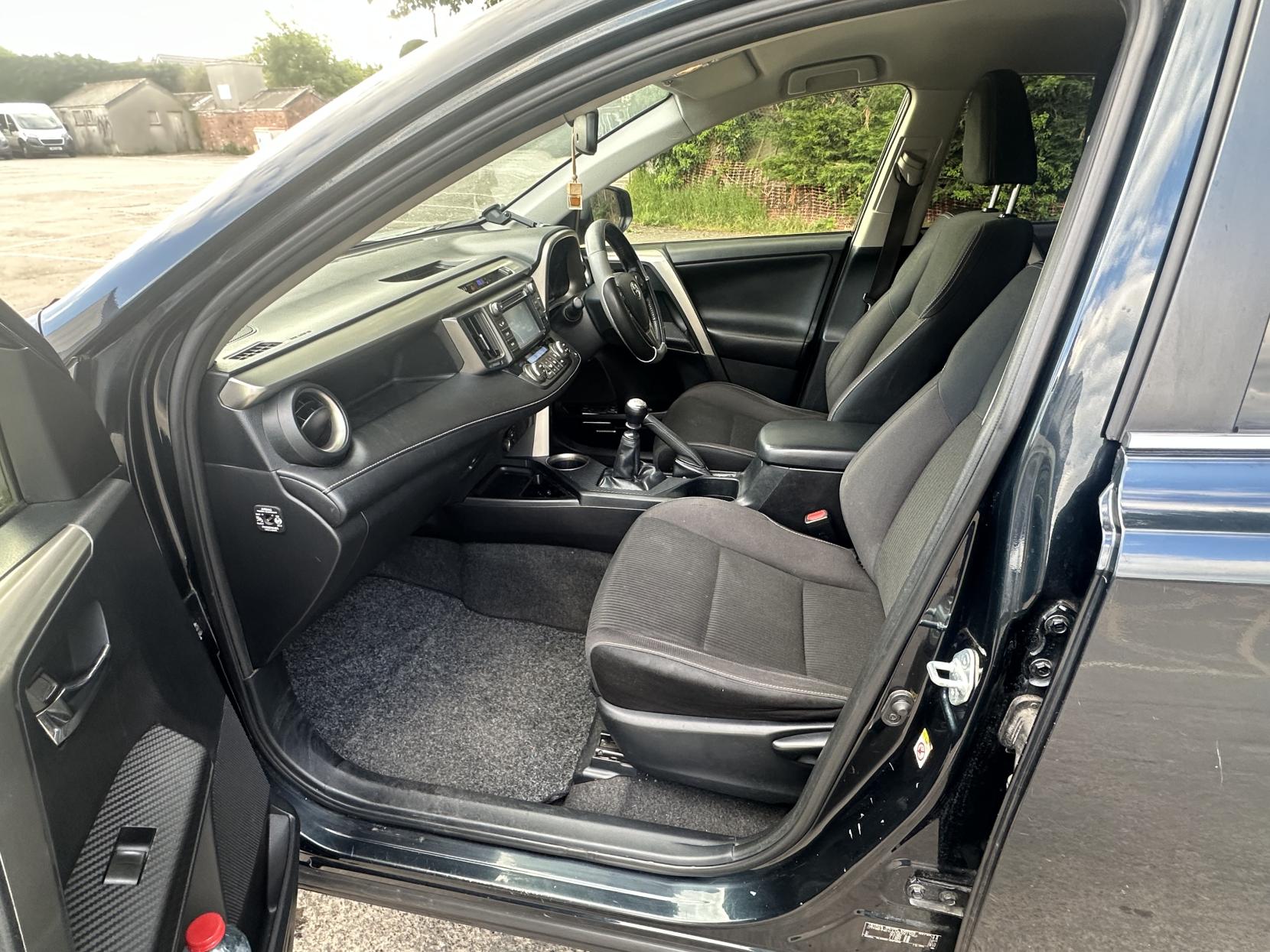 Toyota RAV4 2.0 Icon SUV (2015 - 2019)