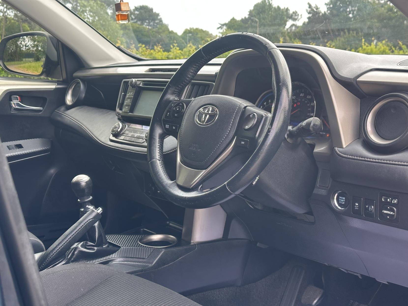 Toyota RAV4 2.0 Icon 2.0 D-4D Icon SUV 5dr Diesel Manual 2WD Euro 6 (s/s) (124 ps)