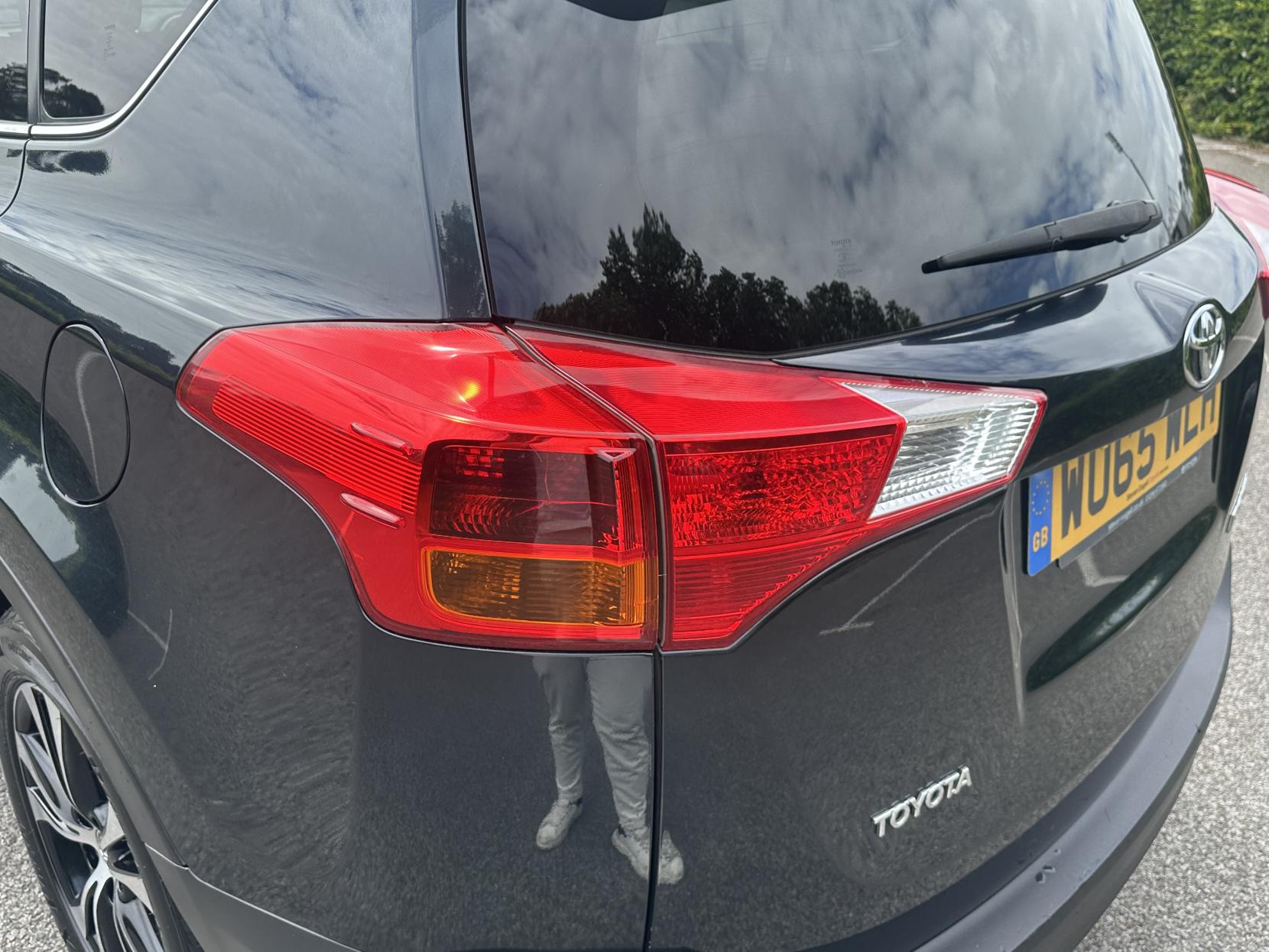 Toyota RAV4 2.0 Icon 2.0 D-4D Icon SUV 5dr Diesel Manual 2WD Euro 6 (s/s) (124 ps)
