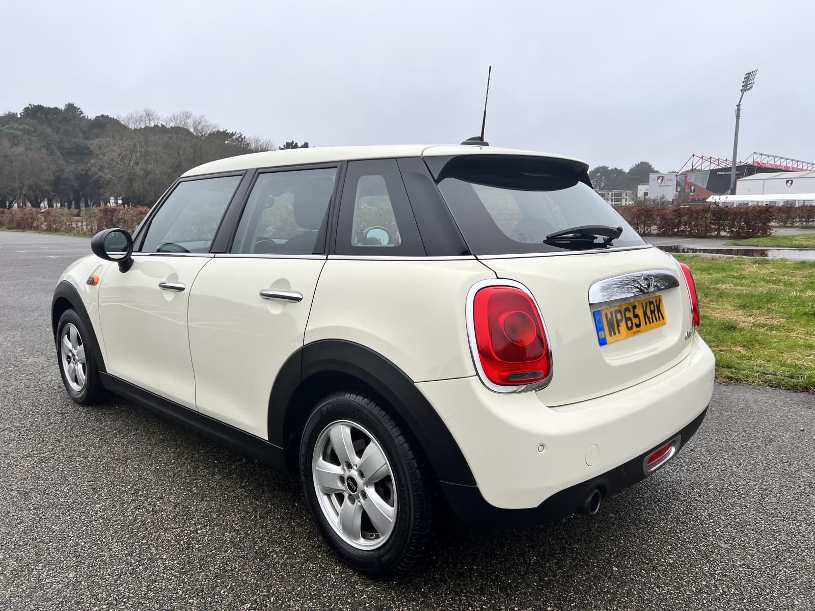 MINI Hatch 1.2 One Hatchback 5dr Petrol Auto Euro 6 (s/s) (102 ps)