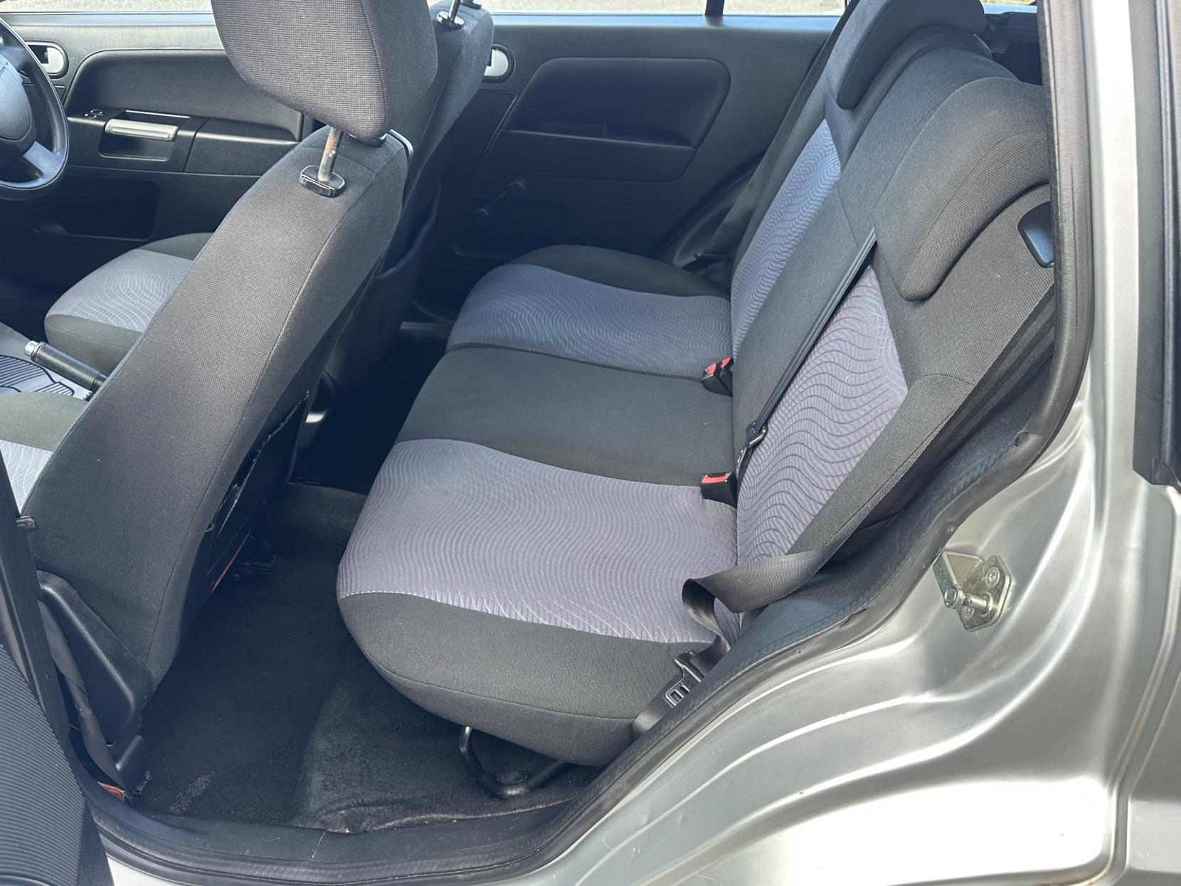 Ford Fusion 1.6 Zetec Climate Hatchback 5dr Petrol Automatic (181 g/km, 99 bhp)